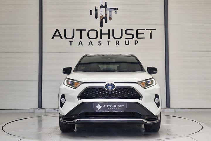 Hvid Toyota RAV4 fra 2021