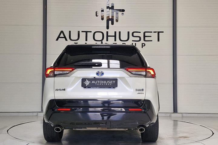 Hvid Toyota RAV4 fra 2021