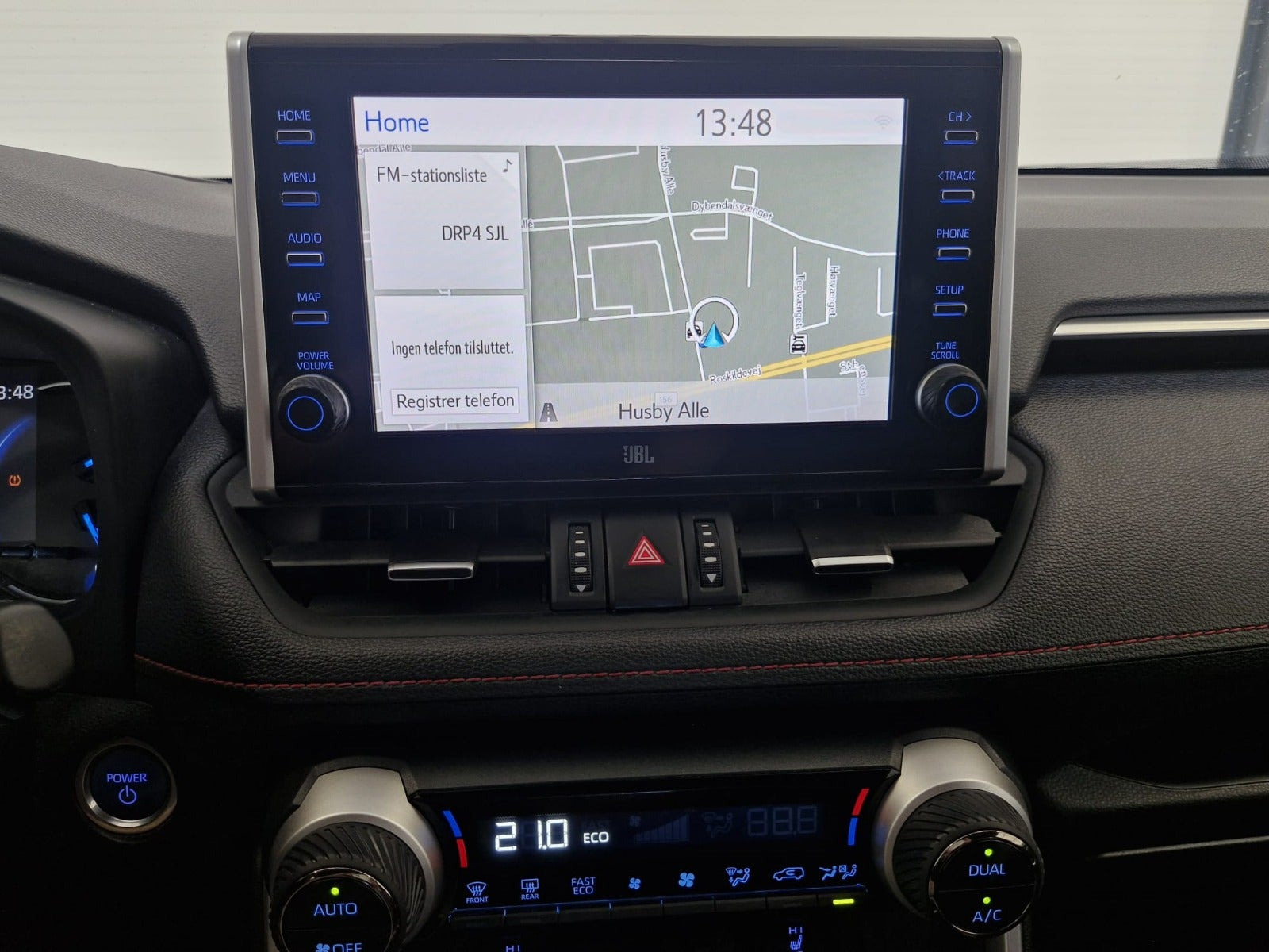 Hvid Toyota RAV4 fra 2021