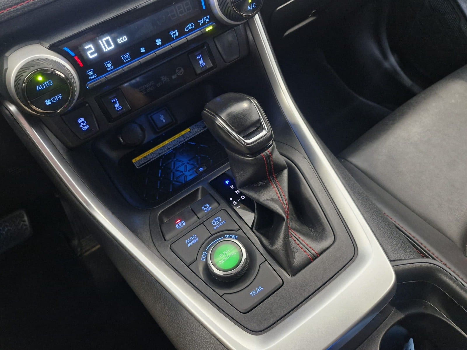 Hvid Toyota RAV4 fra 2021