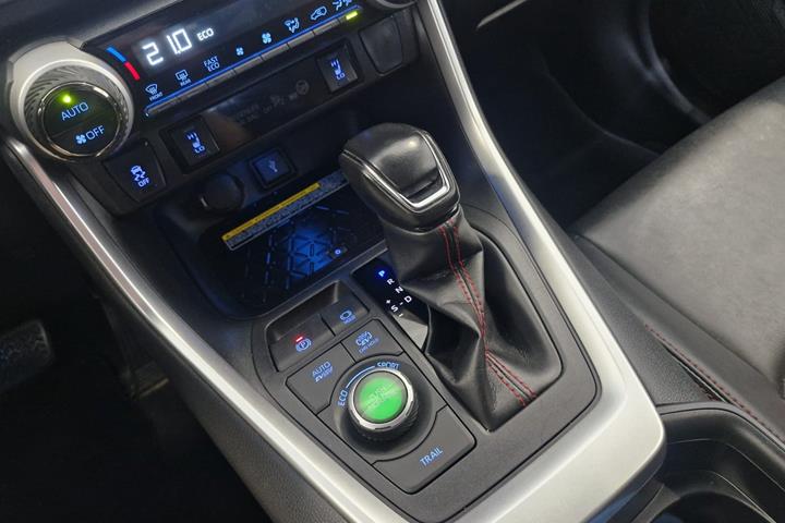 Hvid Toyota RAV4 fra 2021