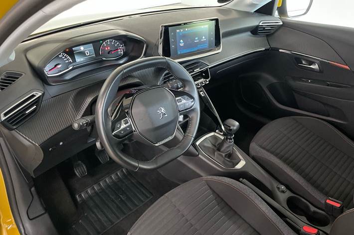 Gul Peugeot 208 fra 2020