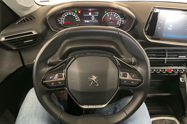 Gul Peugeot 208 fra 2020