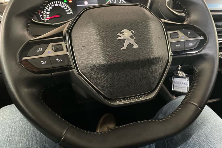 Gul Peugeot 208 fra 2020