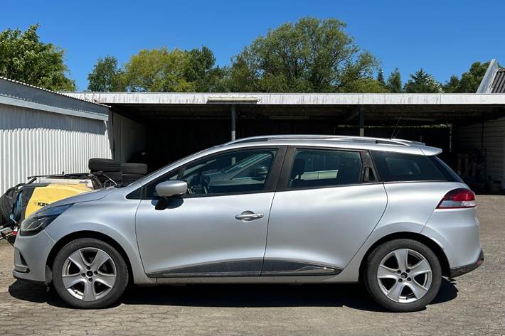 Grå Renault Clio IV fra 2017