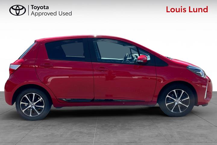 Rød Toyota Yaris fra 2018