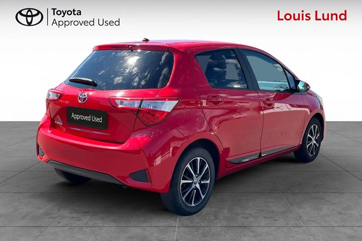 Rød Toyota Yaris fra 2018