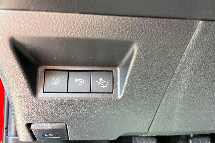 Rød Toyota Yaris fra 2018