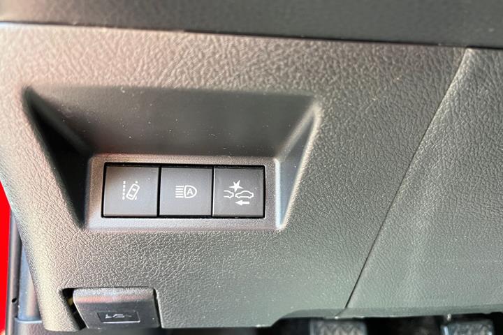 Rød Toyota Yaris fra 2018