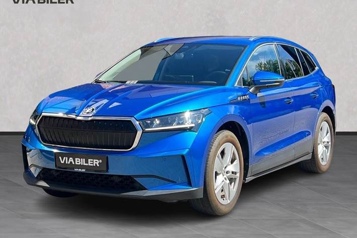 Blå Skoda Enyaq fra 2022 set udefra