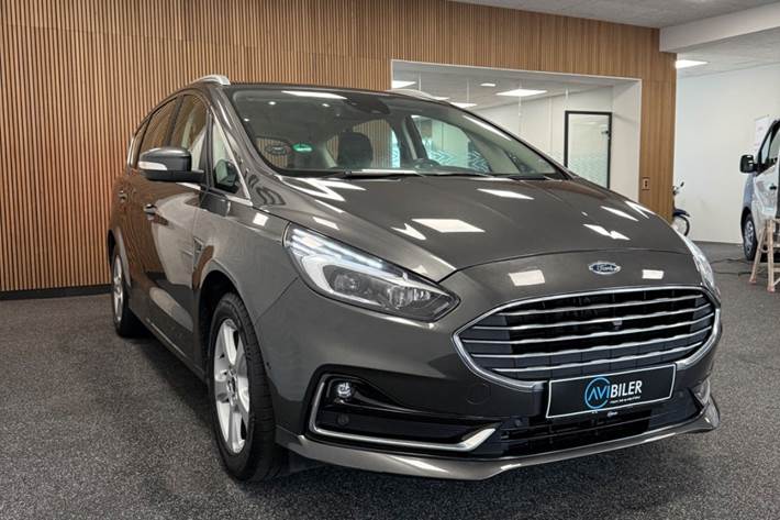 Grå Ford S-MAX fra 2020