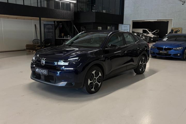 Blå Citroën ë-C4 X fra 2025 set udefra