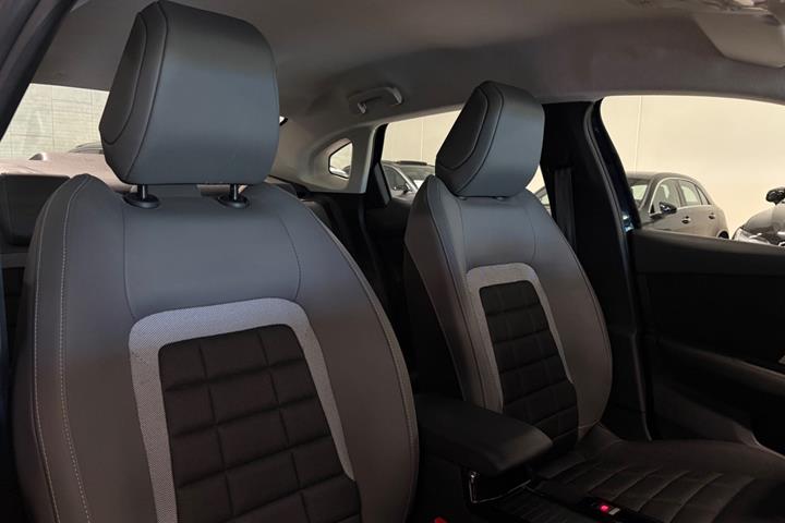 Blå Citroën ë-C4 X fra 2025