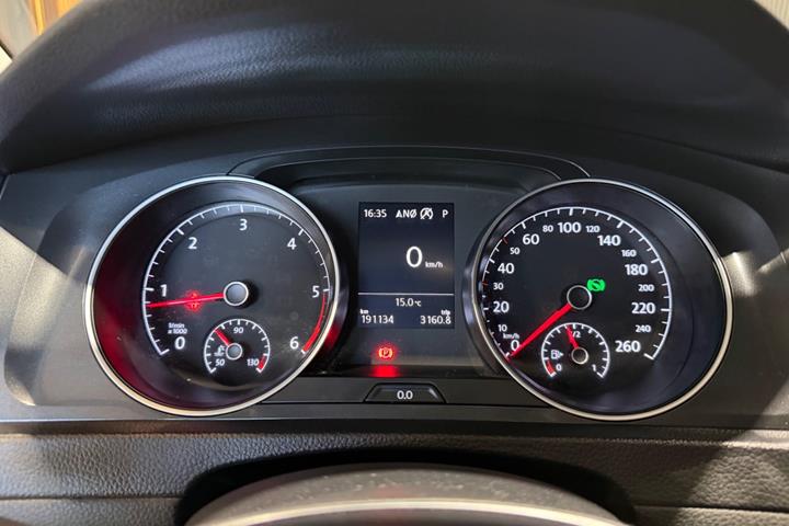 Sølv VW Golf VII fra 2018