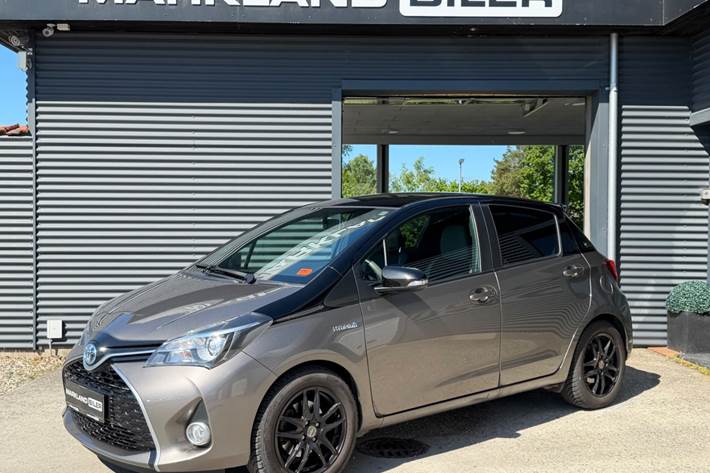 Grå Toyota Yaris fra 2017