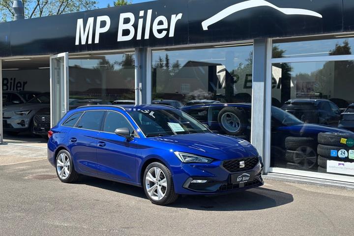 Blå Seat Leon fra 2020 set udefra