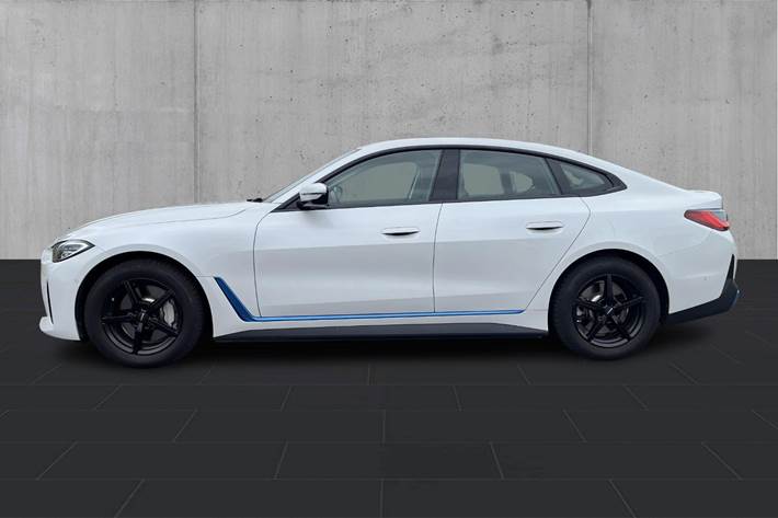 Hvid BMW i4 fra 2023