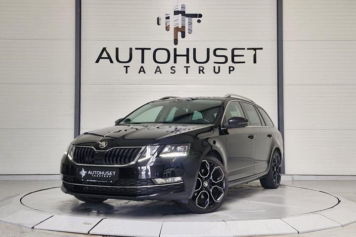 Sort Skoda Octavia fra 2019 set udefra