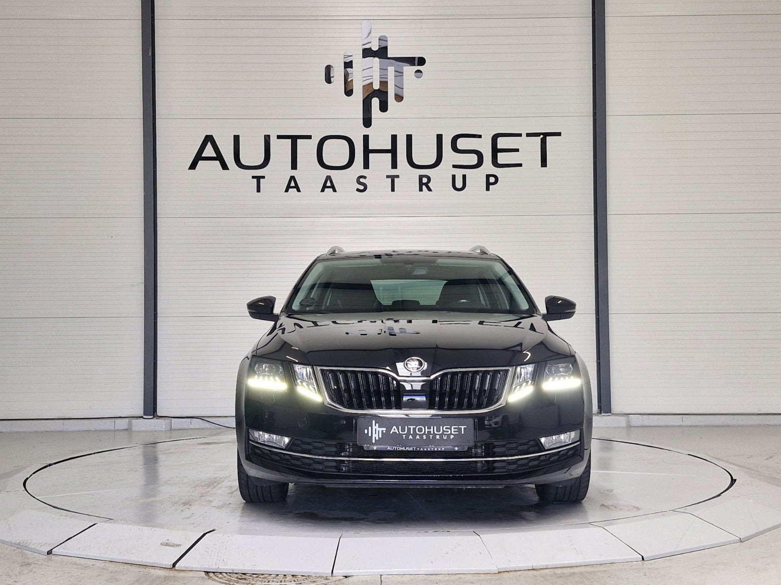 Sort Skoda Octavia fra 2019