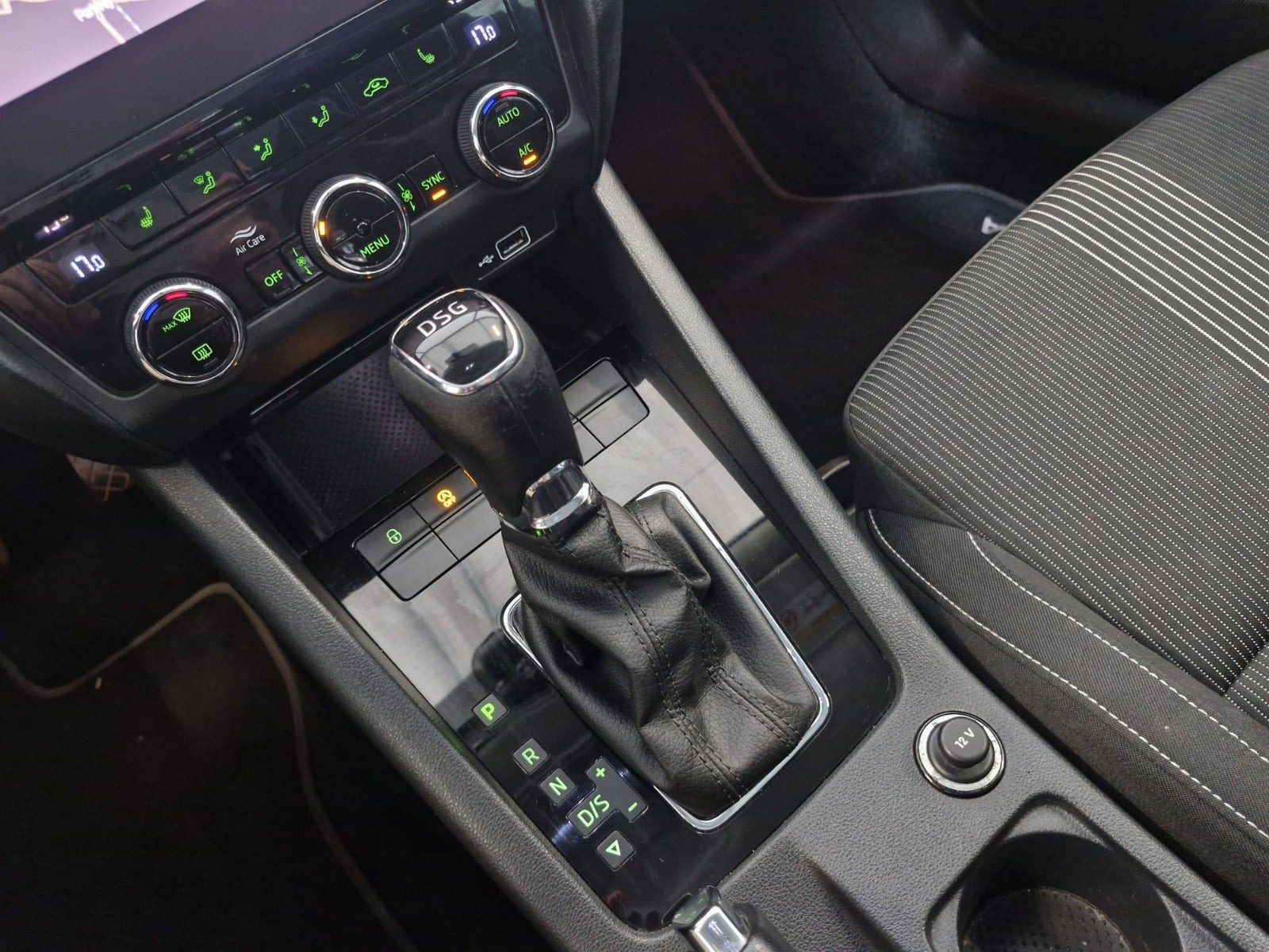 Sort Skoda Octavia fra 2019