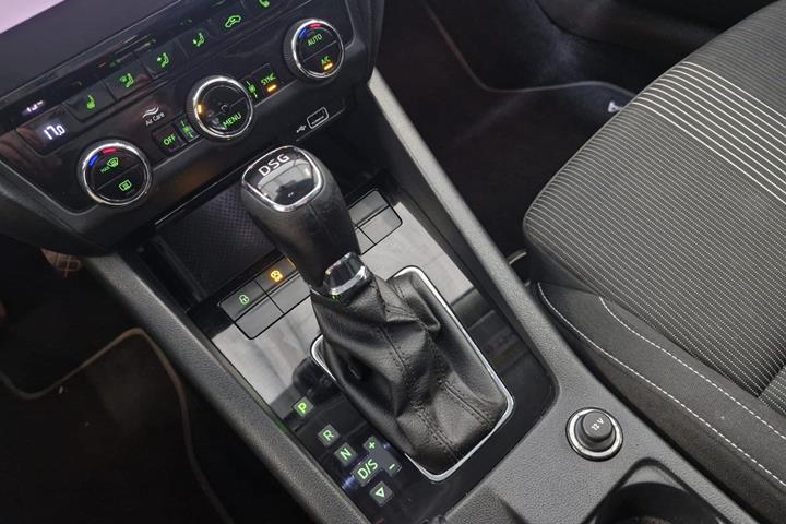 Sort Skoda Octavia fra 2019