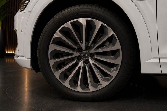 Hvid Audi e-tron fra 2020