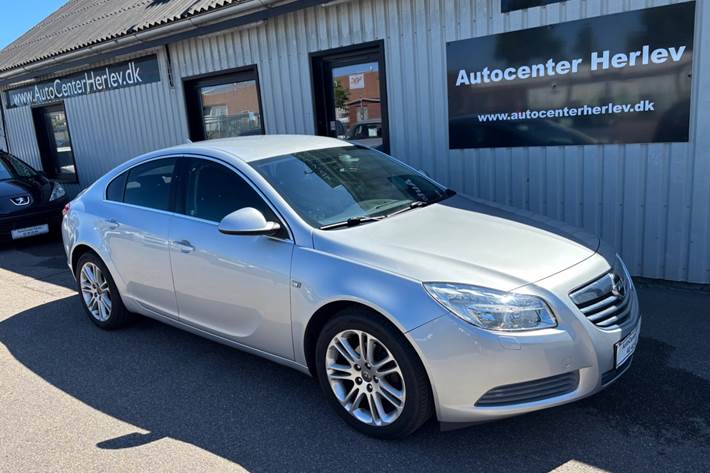 Sølv Opel Insignia fra 2011