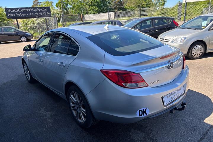 Sølv Opel Insignia fra 2011