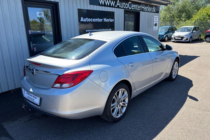Sølv Opel Insignia fra 2011