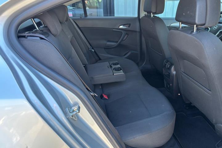 Sølv Opel Insignia fra 2011
