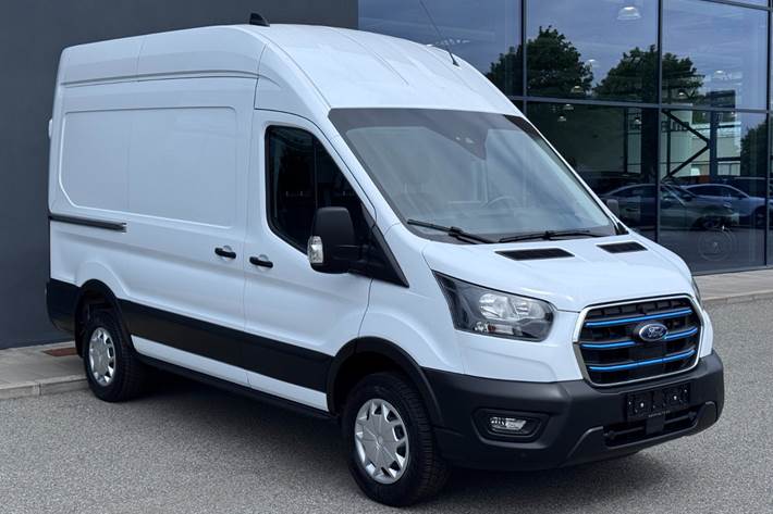 Hvid Ford E-Transit 350 L2 Van fra 2024