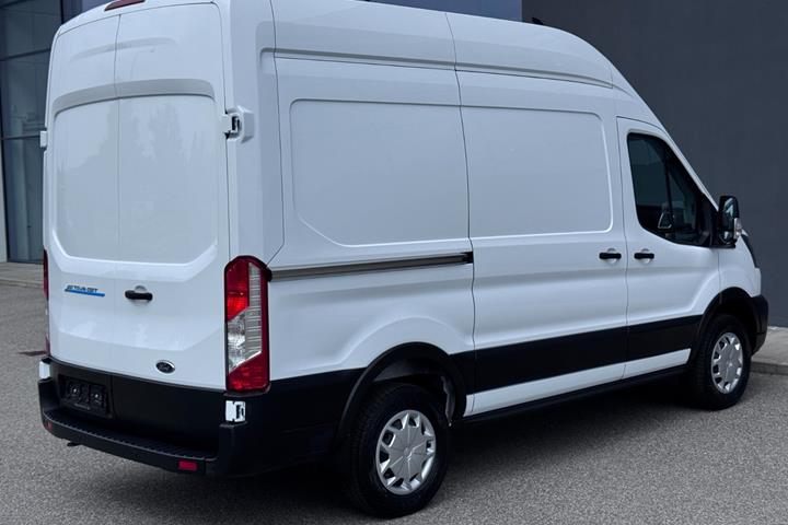 Hvid Ford E-Transit 350 L2 Van fra 2024