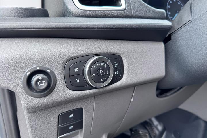 Hvid Ford E-Transit 350 L2 Van fra 2024