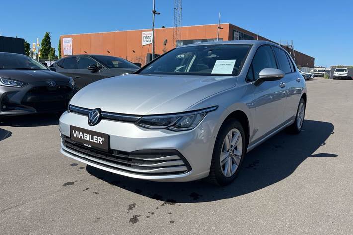 Sølv VW Golf fra 2024