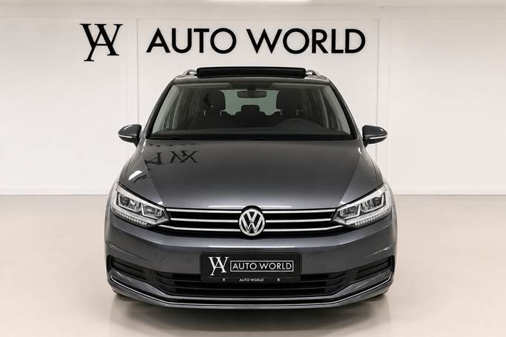 Grå VW Touran fra 2020
