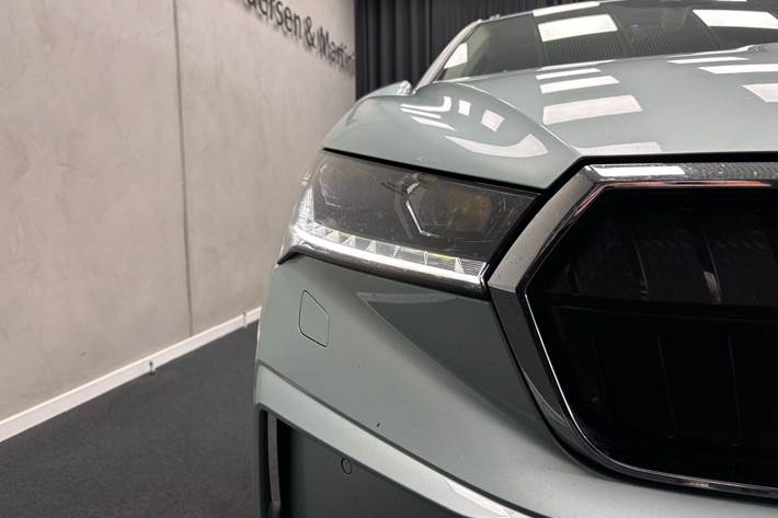 Grå Skoda Enyaq fra 2021