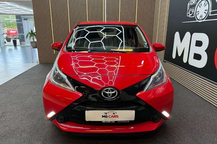 Rød Toyota Aygo fra 2015