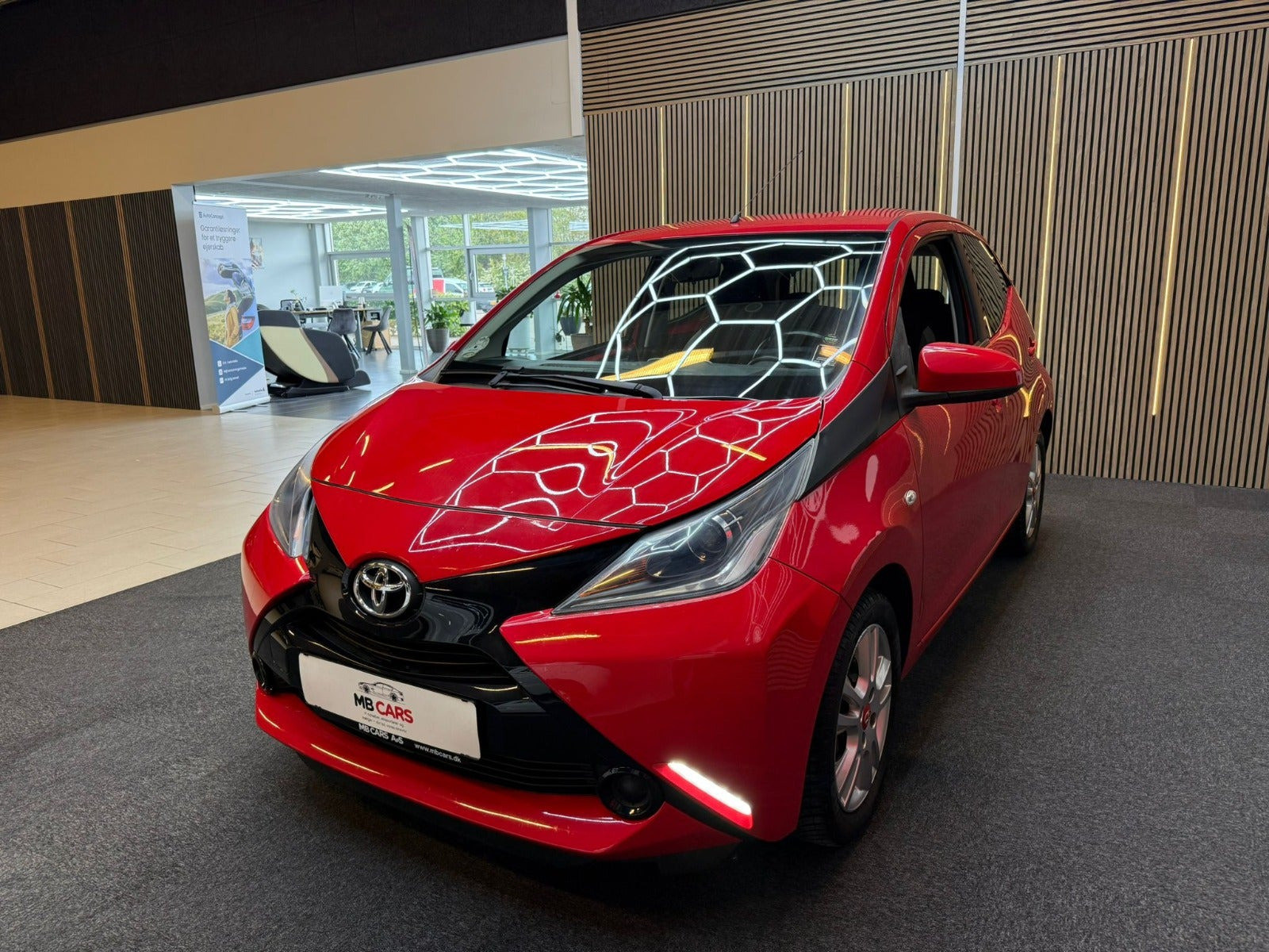 Rød Toyota Aygo fra 2015