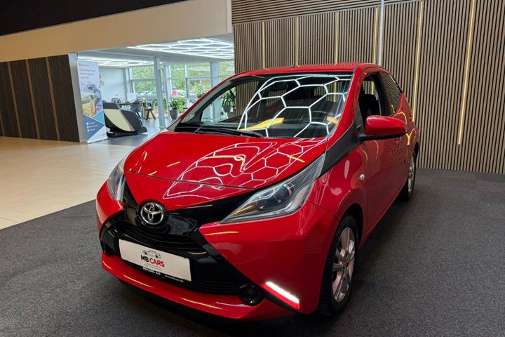 Rød Toyota Aygo fra 2015