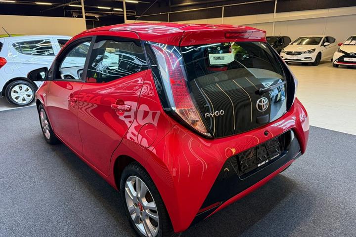 Rød Toyota Aygo fra 2015