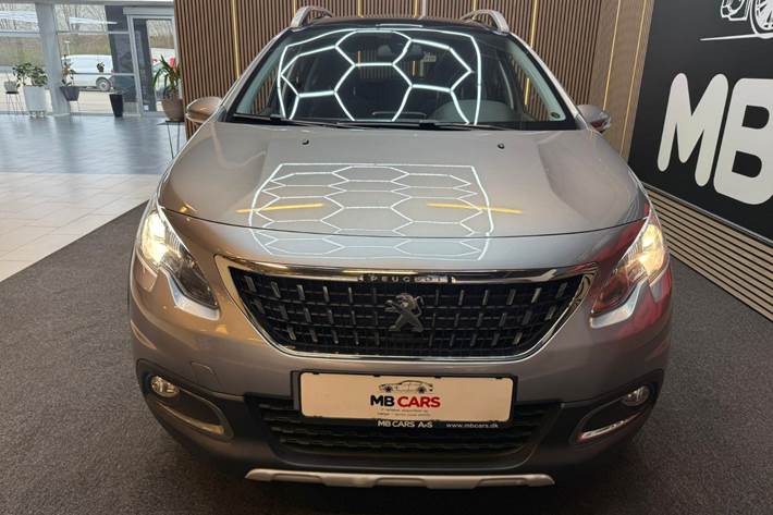 Grå Peugeot 2008 fra 2019