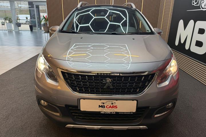 Grå Peugeot 2008 fra 2019