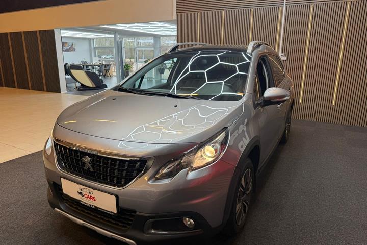 Grå Peugeot 2008 fra 2019