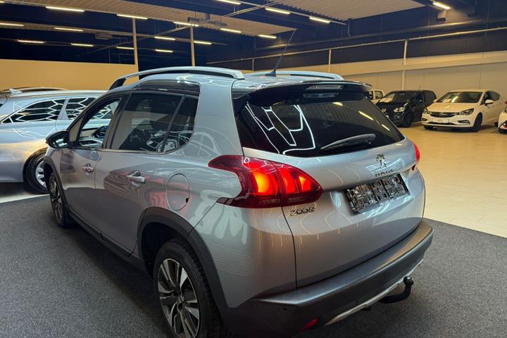 Grå Peugeot 2008 fra 2019
