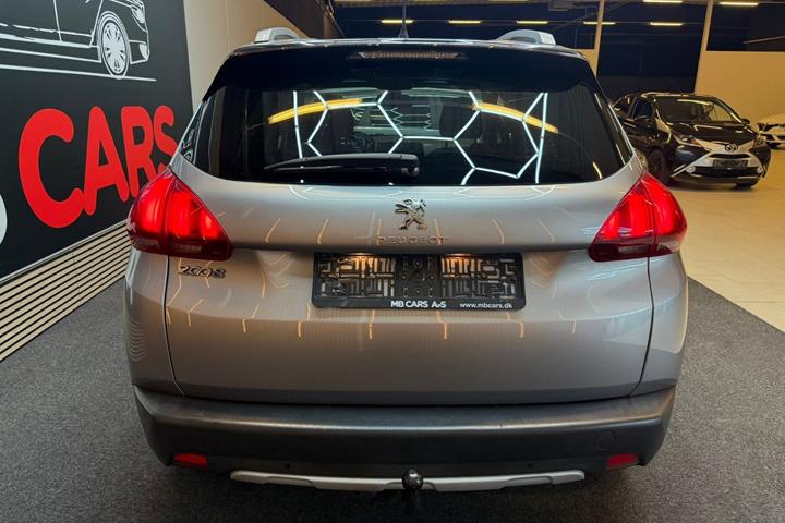 Grå Peugeot 2008 fra 2019