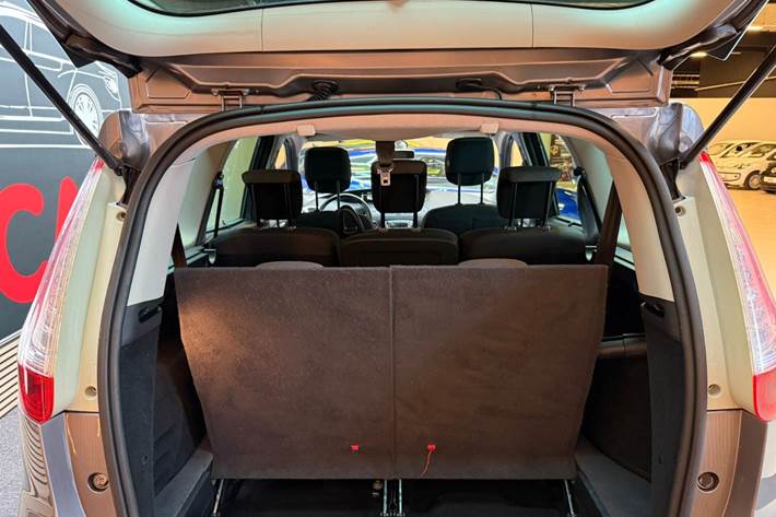 Grå Renault Grand Scenic III fra 2014