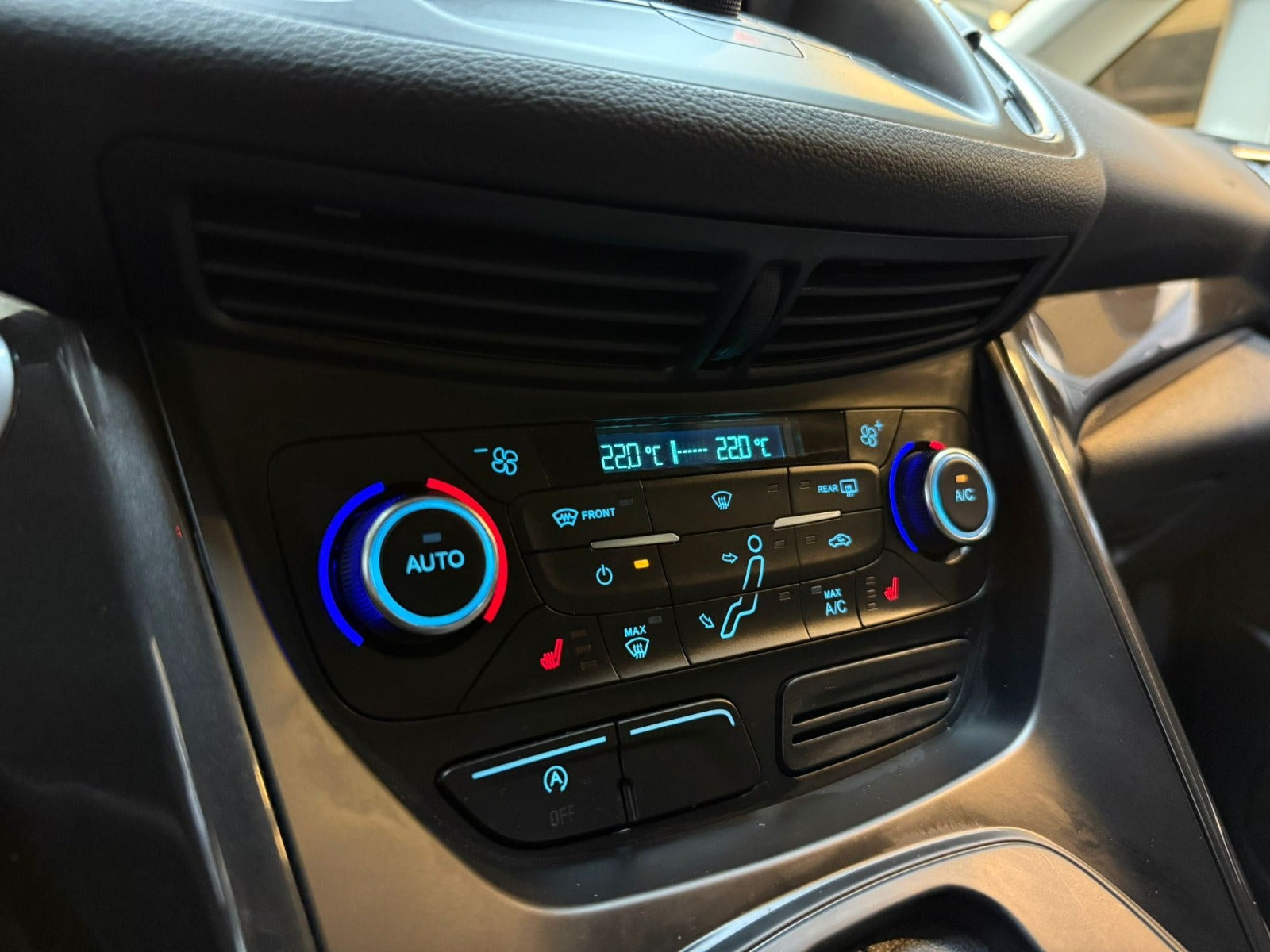 Grå Ford C-MAX fra 2015