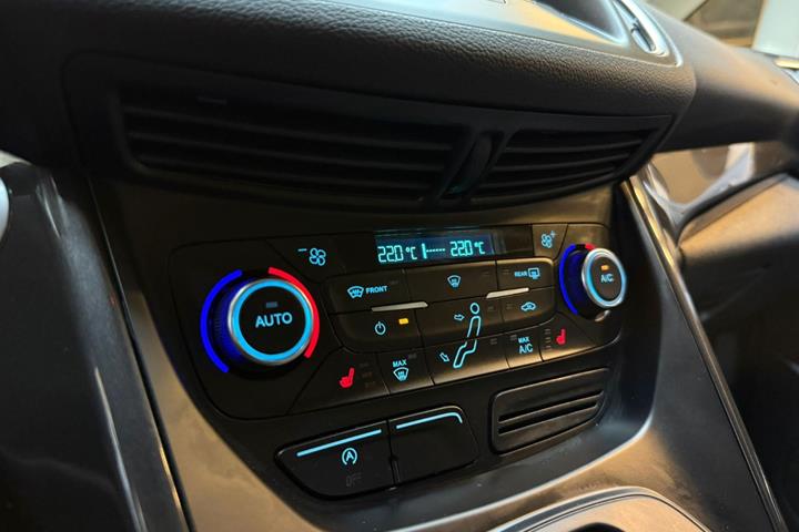 Grå Ford C-MAX fra 2015