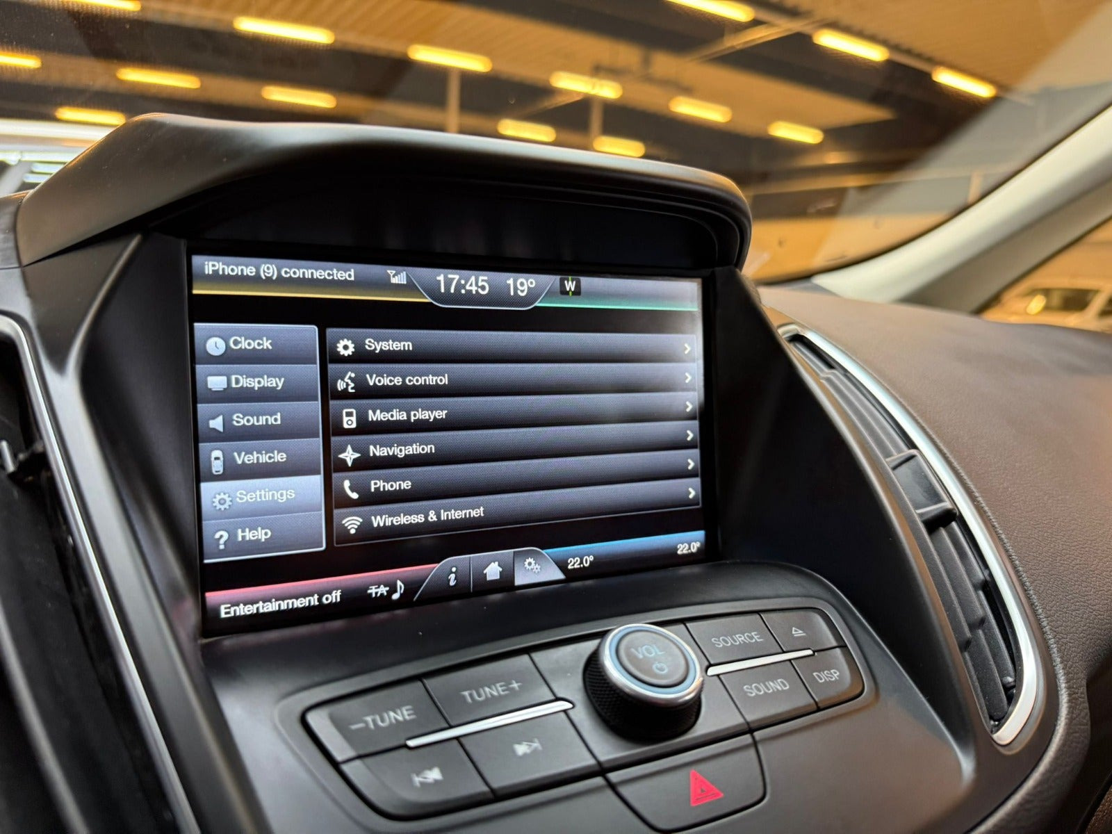 Grå Ford C-MAX fra 2015