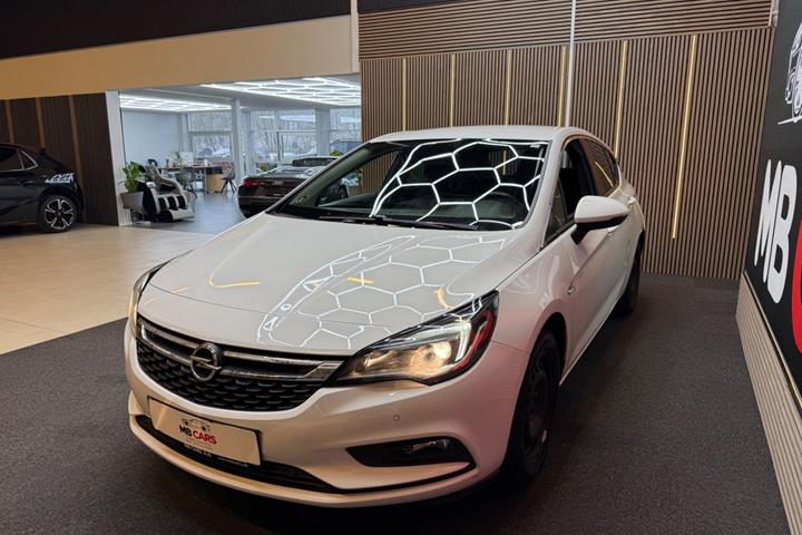 Hvid Opel Astra fra 2019